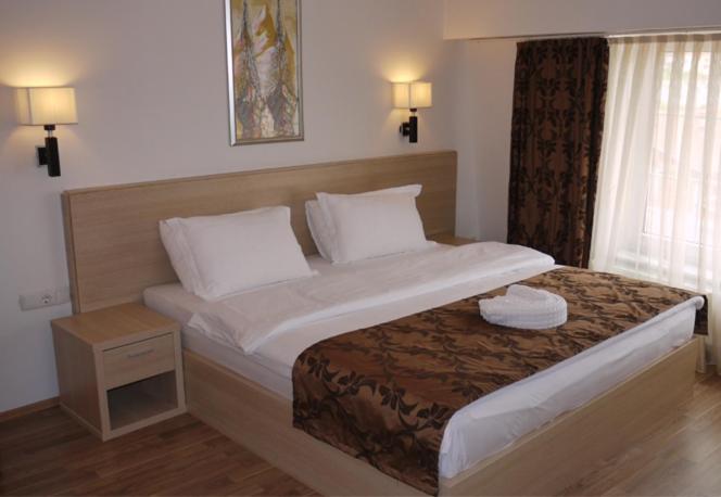Hotel Pinocchio Pristina Exteriör bild