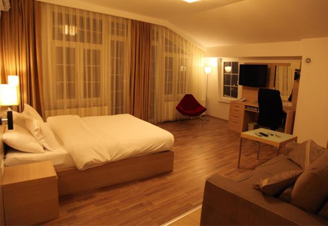Hotel Pinocchio Pristina Exteriör bild